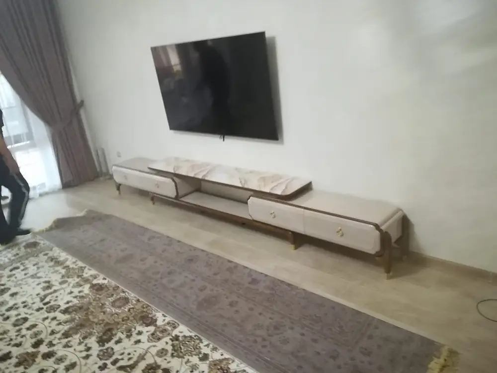 Стол для гостиной