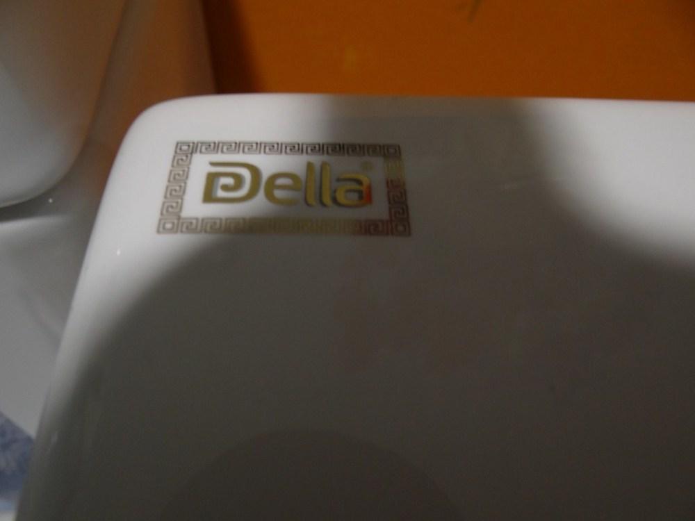 Унитаз della